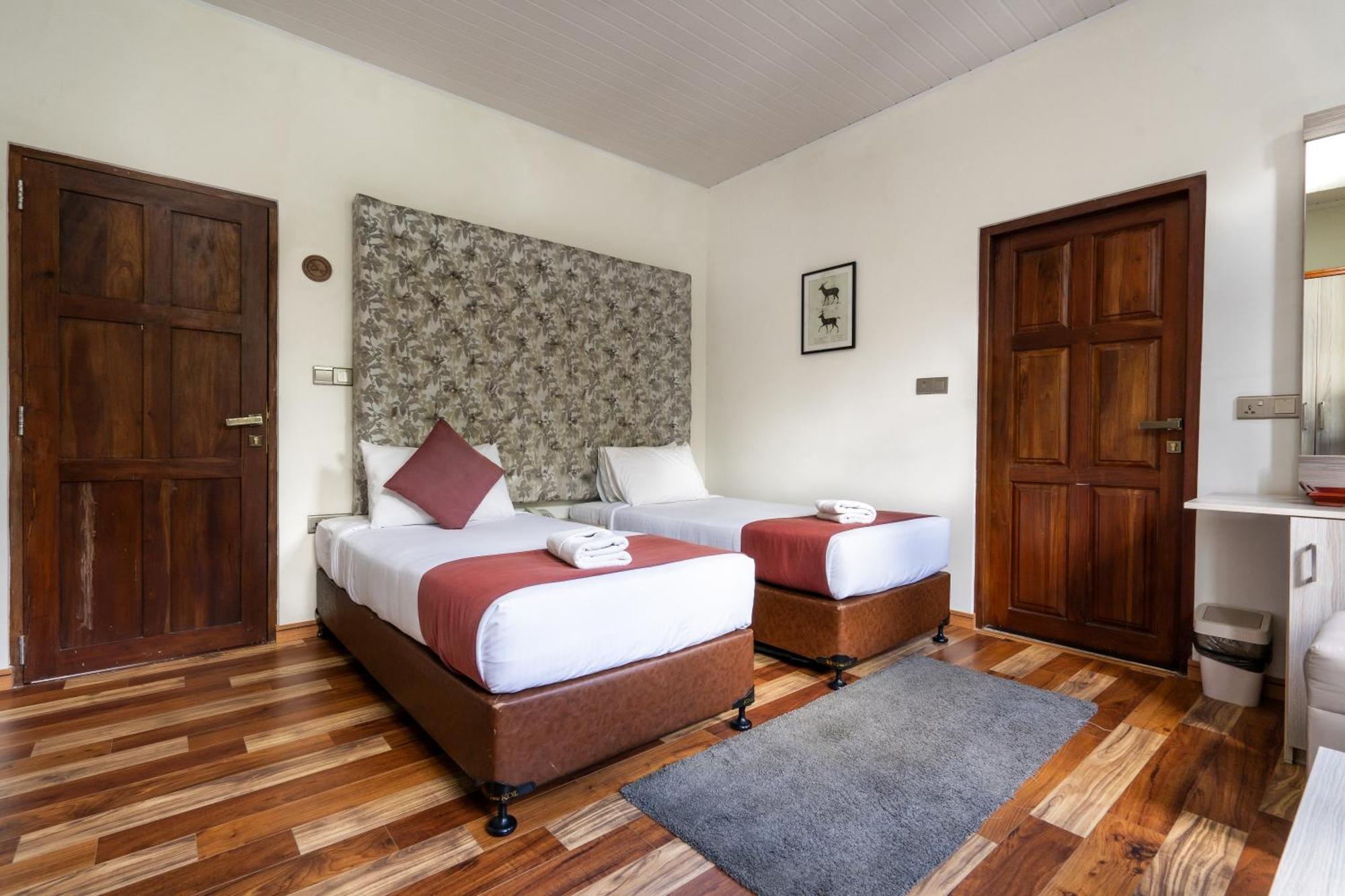 เดอะ วินด์ คาสเซิล Hotel นูวาราเอลิยา ภายนอก รูปภาพ